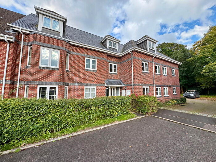2 Bedroom Flat For Sale In Sandstone Grove, Hermitage, Thatcham, RG18