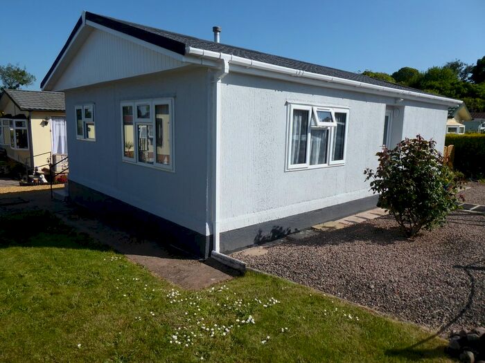 2 Bedroom Mobile/park Home For Sale In Wheatfield Park, Callow End, Worcester, Worcestershire, WR2