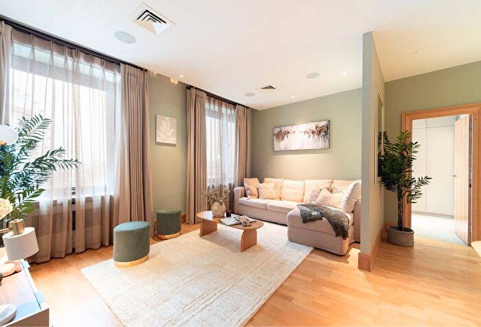 2 Bedroom Flat For Sale In Whitehouse Apartments, Southbank, SE1