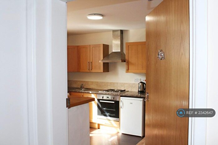 Studio To Rent In Hawks Road, Kingston Upon Thames, KT1