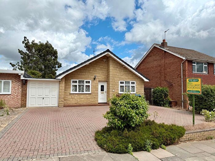 3 Bedroom Bungalow For Sale In Oakley Park, Bexley, DA5