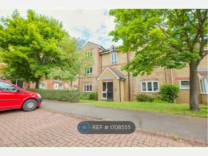 2 Bedroom Flat To Rent In Maplin Park, Langley, SL3