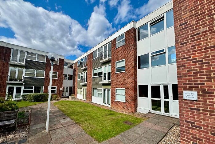2 Bedroom Flat For Sale In Ardleigh Court, Shenfield, Brentwood, Essex, CM15