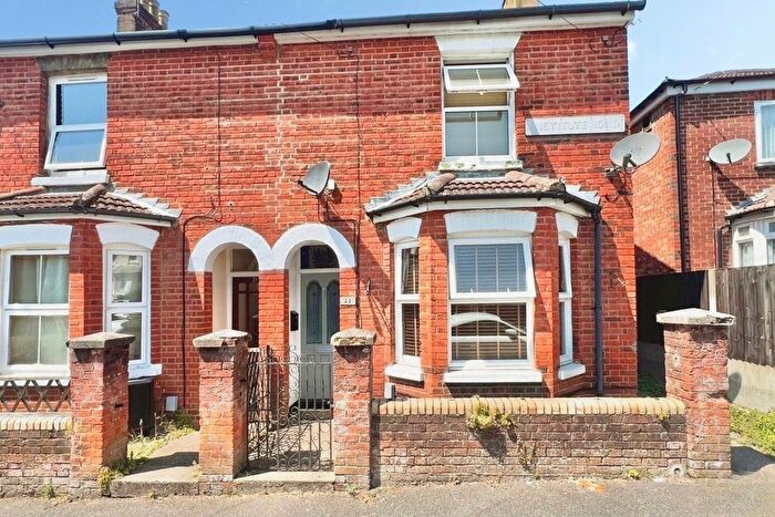 2 Bedroom Semi Detached House For Sale In Institute Road, Aldershot, Hampshire, GU12