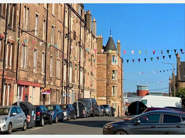 1 Bedroom Flat To Rent In Rossie Place, Edinburgh, EH7