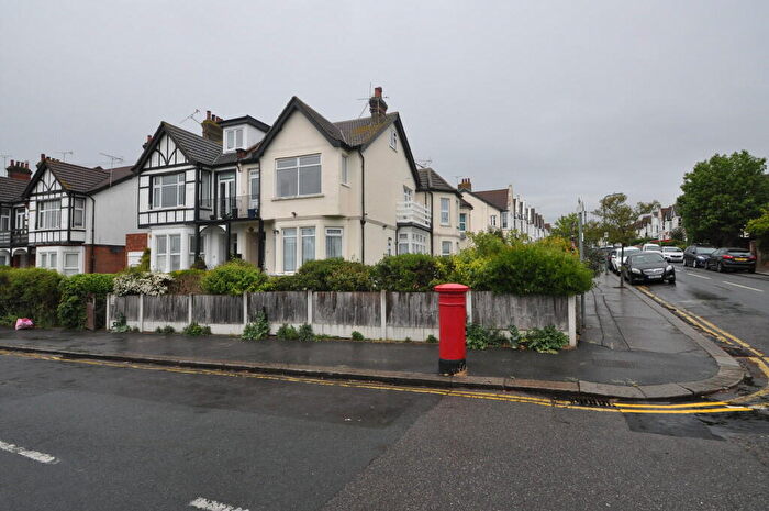 1 Bedroom Flat To Rent In Britannia Road, Westcliff On Sea, SS0