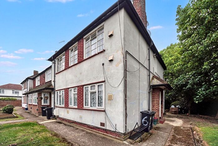 2 Bedroom Flat For Sale In Ravensdale Gardens, Hounslow, TW4