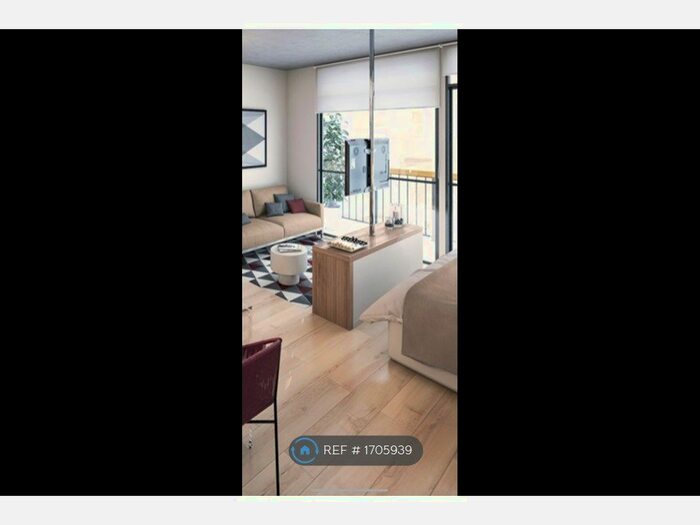 Studio To Rent In Colonial Road, Slough, SL1