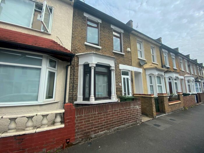 2 Bedroom Terraced House To Rent In Aldworth Road, Stratford, E15
