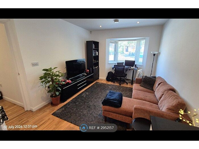 1 Bedroom Flat To Rent In Hale Lane, London, NW7