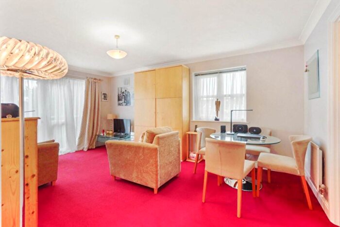 1 Bedroom Flat For Sale In Friern Park, N12