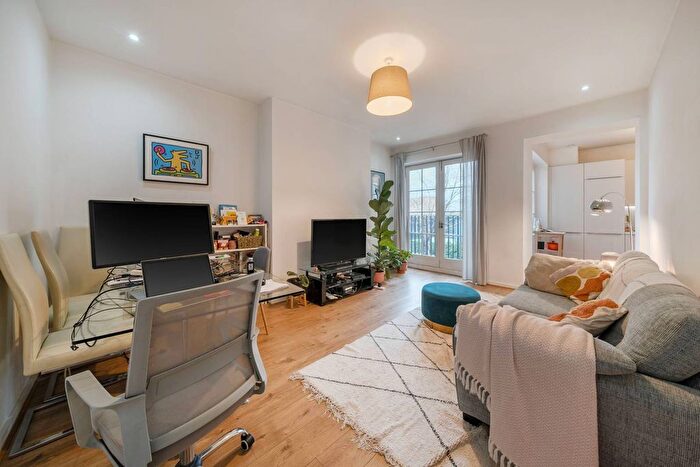 1 Bedroom Flat For Sale In Jeffreys Road, Stockwell, London, SW4