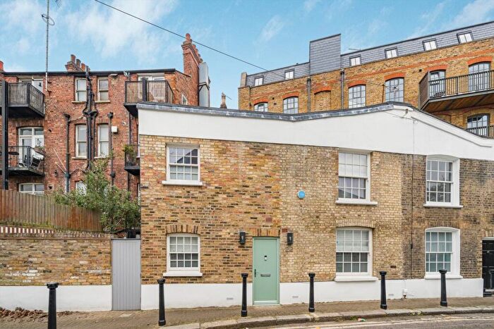 3 Bedroom Semi-Detached House For Sale In Fortess Grove, Kentish Town, NW5