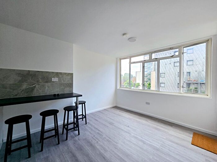 4 Bedroom Flat To Rent In Yarnfield Square, Clayton Road, Peckham, SE15