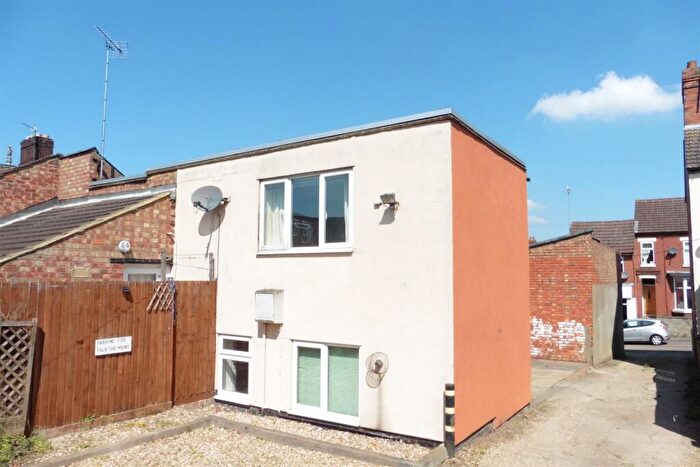 2 Bedroom Detached House To Rent In The Mews House, High Street, Rushden, Northants, NN10