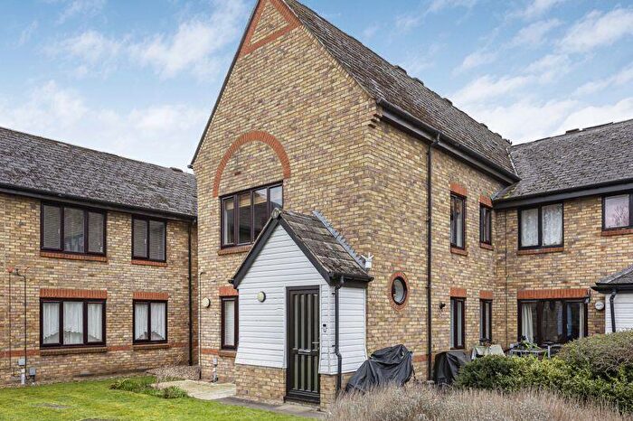 1 Bedroom Maisonette For Sale In Queens Court, Wormley, EN10