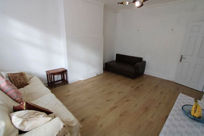 4 Bedroom End Of Terrace House To Rent In Norbury, SW16