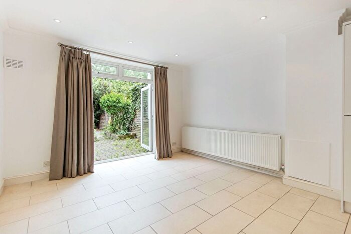 5 Bedroom Flat To Rent In Schubert Road, East Putney, London, SW15
