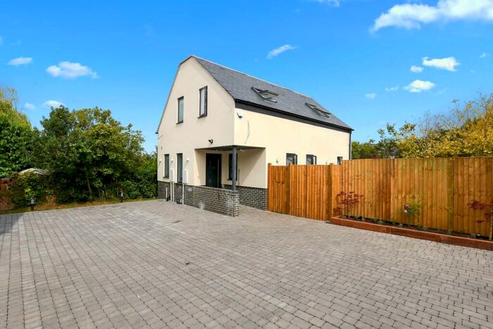 2 Bedroom Detached House To Rent In Sabir Court, Crescent Road, Temple Cowley, OX4