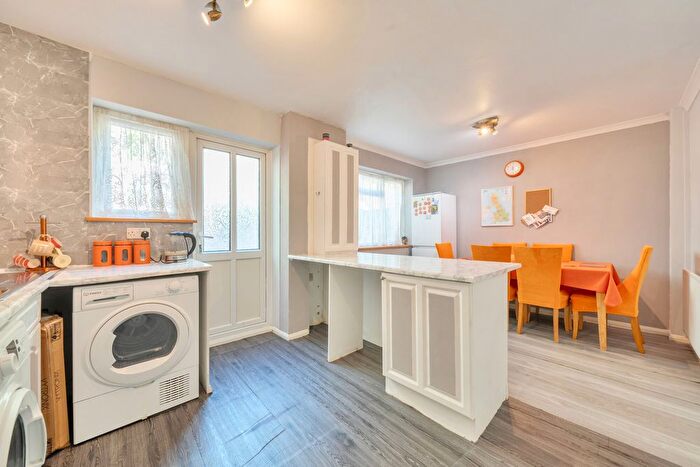 3 Bedroom Terraced House For Sale In Princes Avenue, Chatham, Kent, ME5