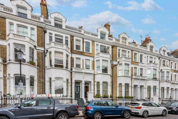 2 Bedroom Flat To Rent In Coleherne Road, Chelsea, SW10