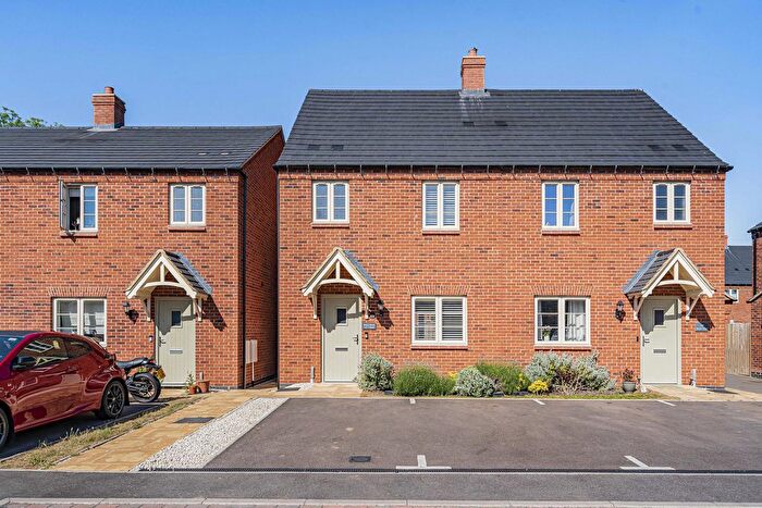 3 Bedroom Semi-Detached House For Sale In Beech Road, Launton, OX26
