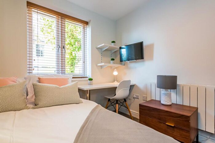 8 Bedroom Flat To Rent In St Hilds Lane, DH1