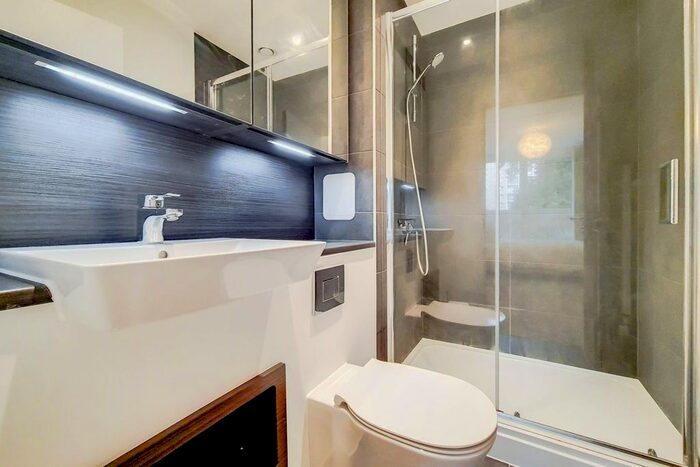 3 Bedroom Flat To Rent In Ironworks Way, Plaistow, London, E13