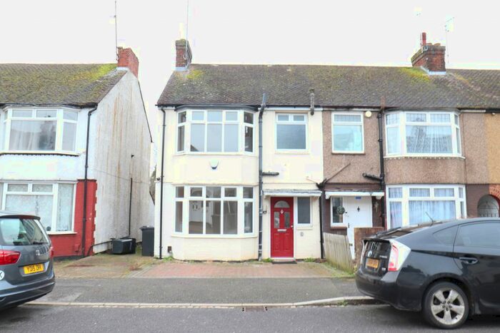 3 Bedroom Semi-Detached House To Rent In Shelley Road, Luton, LU4