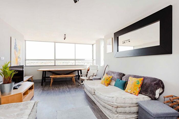 2 Bedroom Flat To Rent In Lower Mortlake Road, Richmond, TW9