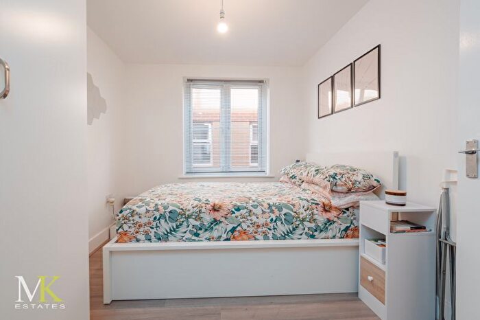 2 Bedroom Flat For Sale In Florence Road, Bournemouth, BH5