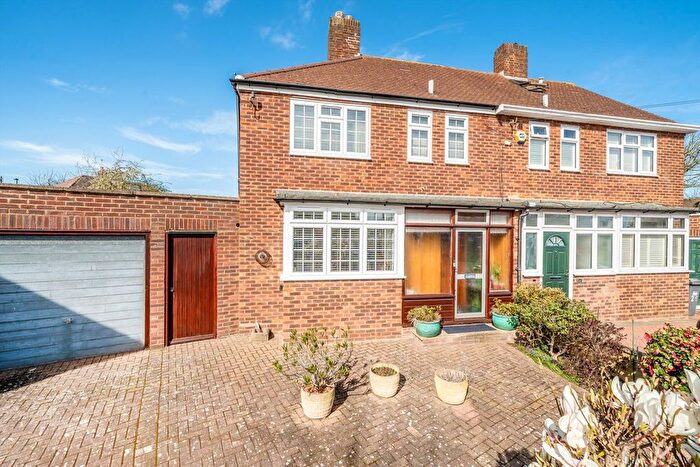 3 Bedroom Semi Detached House For Sale In Arnold Crescent, Isleworth, TW7