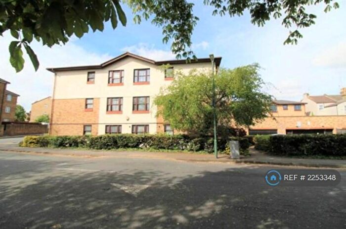 2 Bedroom Flat To Rent In Priory Court, Dartford, DA1