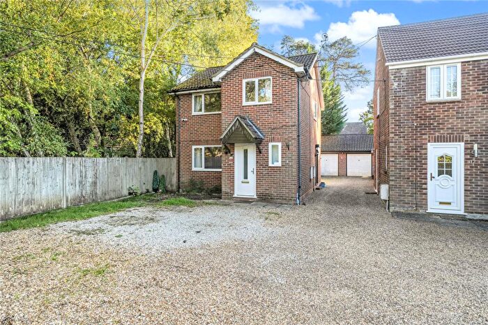 3 Bedroom Detached House For Sale In The Close, Sandhurst, Berkshire, GU47