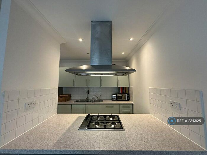 2 Bedroom Flat To Rent In Cheshire Street, London, E2