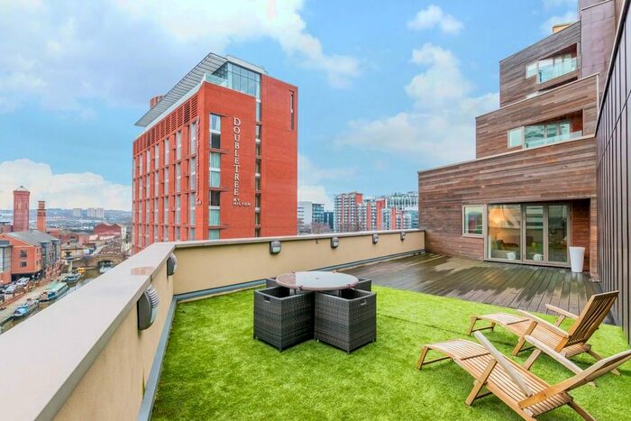 3 Bedroom Apartment To Rent In Watermans Place, Leeds, LS1