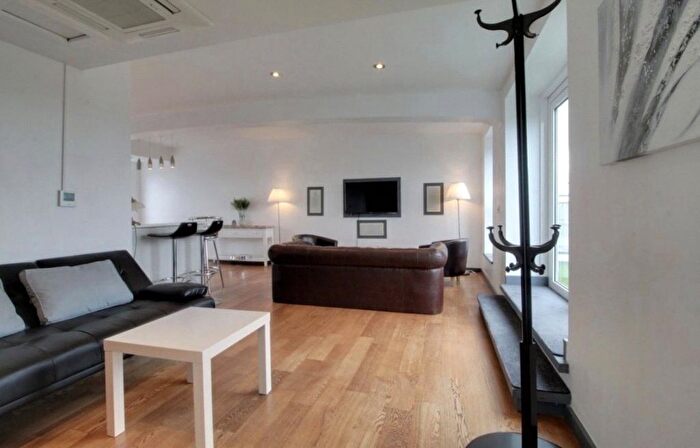 3 Bedroom Flat To Rent In Warstone Lane, Birmingham, West Midlands, B18