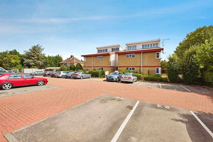 2 Bedroom Flat For Sale In Lincoln Road, Peterborough, PE4