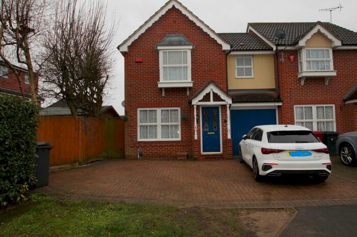 3 Bedroom House To Rent In Lilley Way, SL1