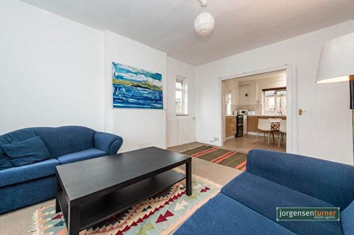 3 Bedroom Flat To Rent In Westville Road, London, W12