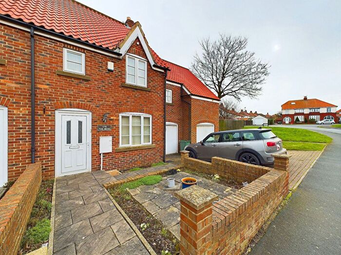 3 Bedroom Semi Detached House For Sale In Stonecross Road, Whitby, YO21