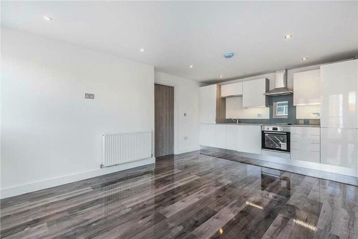 2 Bedroom Flat To Rent In Branksomewood Road, Fleet, GU51