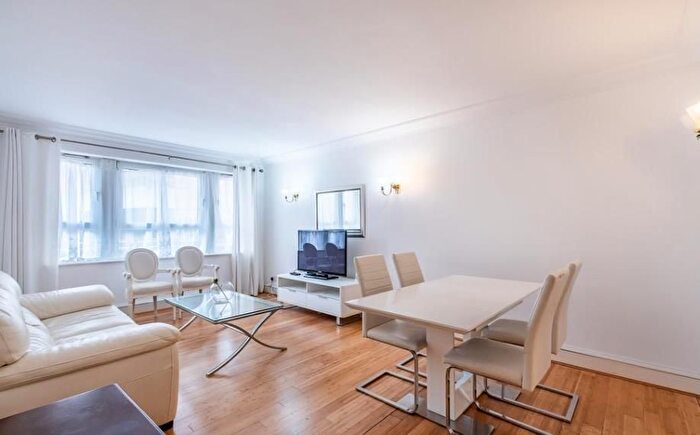 3 Bedroom Flat To Rent In Nottingham Terrace, Marylebone, London, NW1