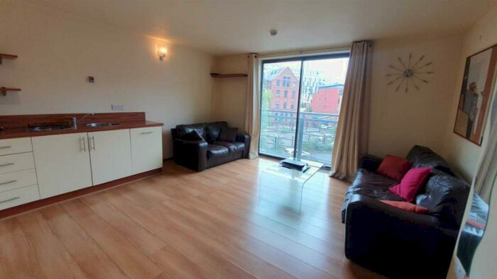 2 Bedroom Flat To Rent In City Point, Chapel Street, Salford, M3
