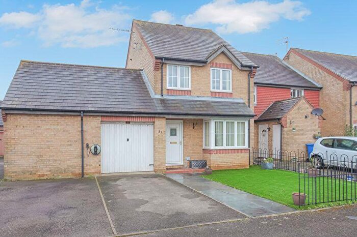 3 Bedroom Semi-Detached House For Sale In Canterbury Close, Banbury, OX16