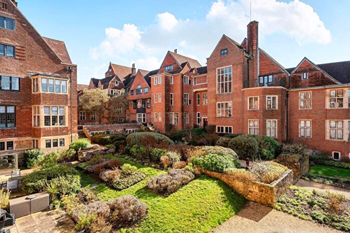 1 Bedroom Apartment For Sale In Kings Drive, Midhurst, GU29