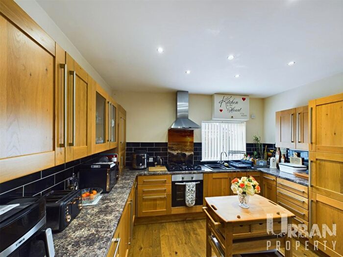 2 Bedroom Bungalow For Sale In Lime Tree Lane, Bilton, Hull, HU11