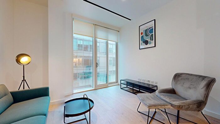 1 Bedroom Flat To Rent In Great West Road, Brentford, TW8