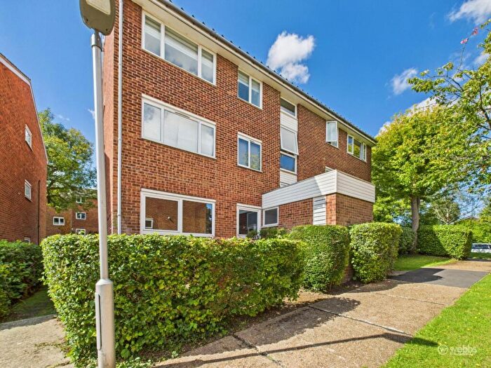 2 Bedroom Flat For Sale In Hartscroft, Linton Glade, Croydon, CR0