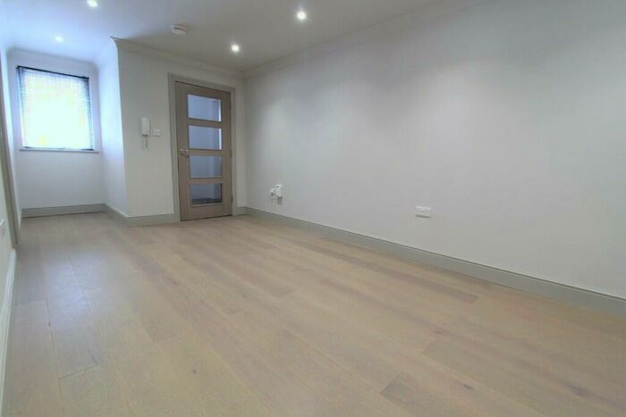 2 Bedroom Apartment To Rent In Lower Southend Road, Wickford, Essex, SS11